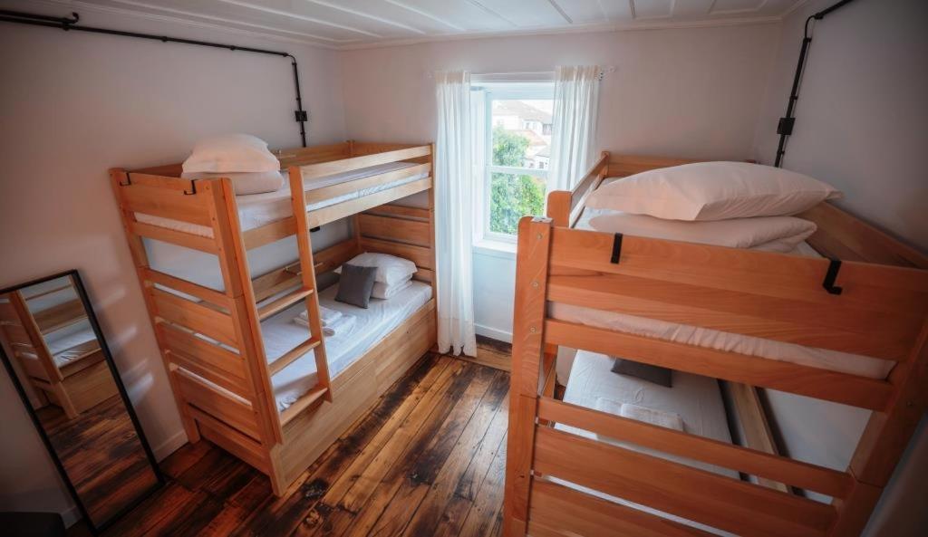 Cama Individual em Dormitório Feminino